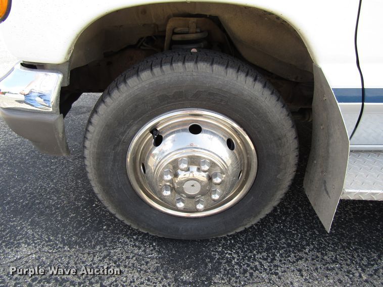 image for item GQ9152 1992 Ford Econoline E350  ambulance