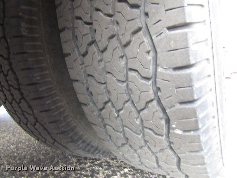 image for item GQ9152 1992 Ford Econoline E350  ambulance