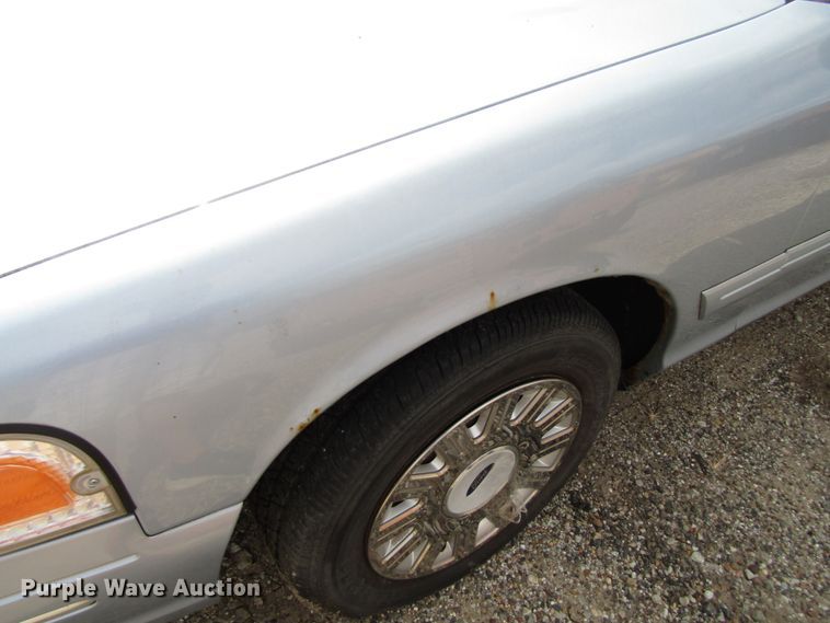 image for item GQ9164 2003 Ford Crown Victoria