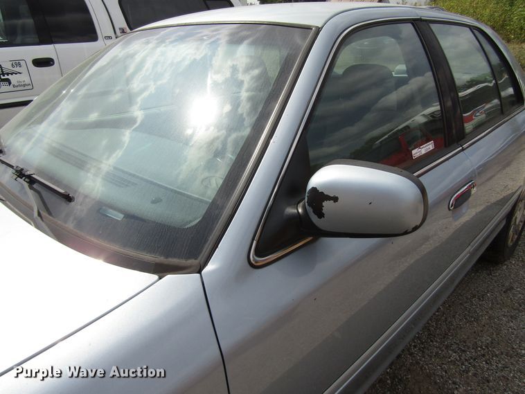 image for item GQ9164 2003 Ford Crown Victoria