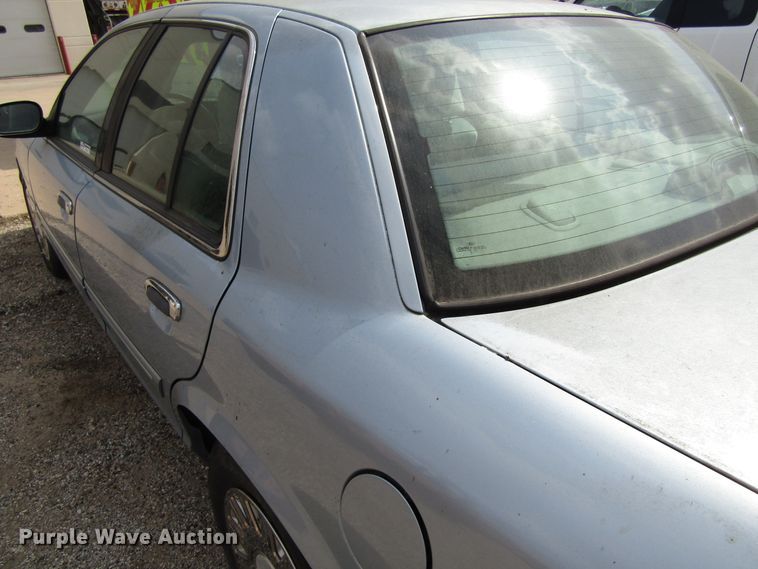 image for item GQ9164 2003 Ford Crown Victoria