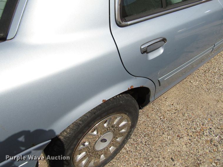 image for item GQ9164 2003 Ford Crown Victoria