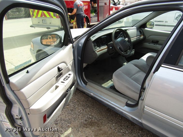 image for item GQ9164 2003 Ford Crown Victoria