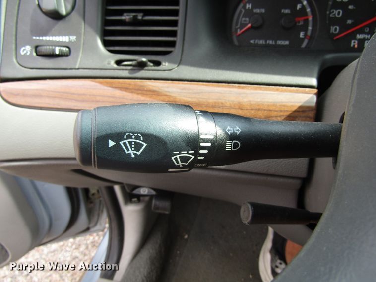 image for item GQ9164 2003 Ford Crown Victoria