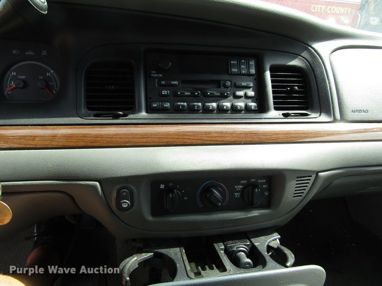 image for item GQ9164 2003 Ford Crown Victoria