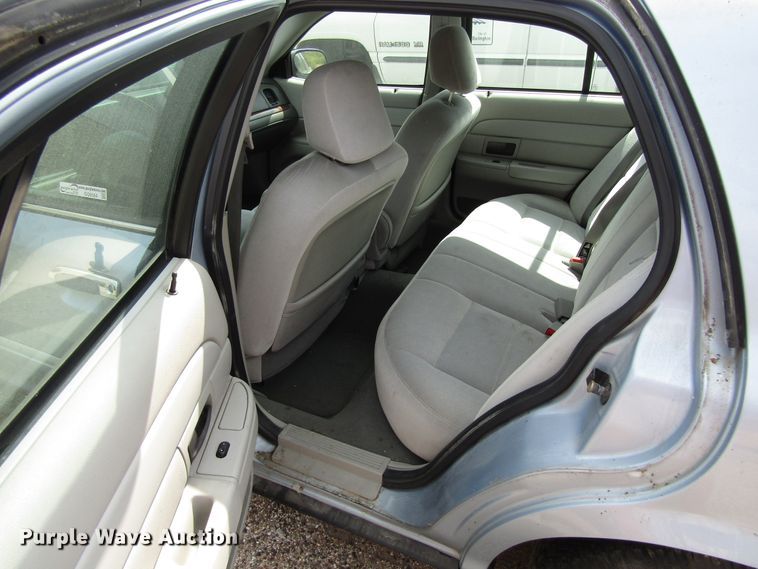 image for item GQ9164 2003 Ford Crown Victoria