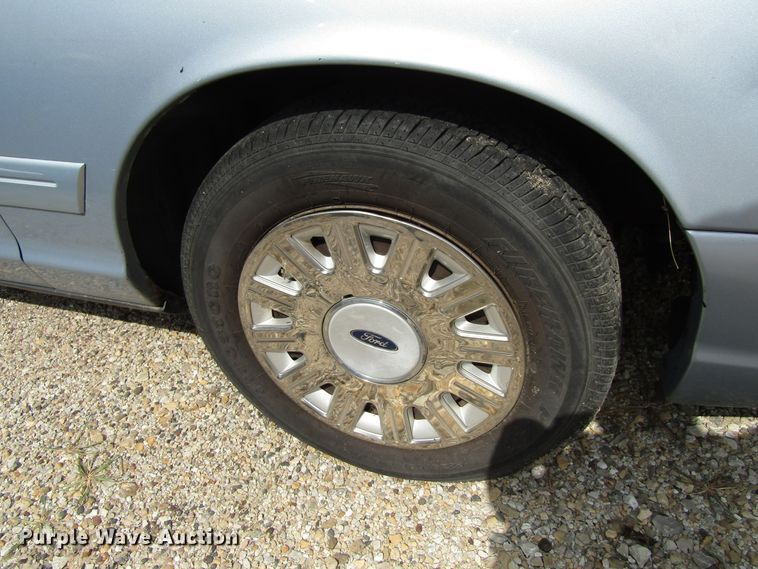 image for item GQ9164 2003 Ford Crown Victoria