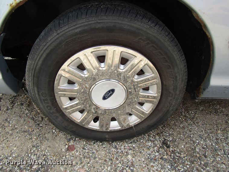 image for item GQ9164 2003 Ford Crown Victoria