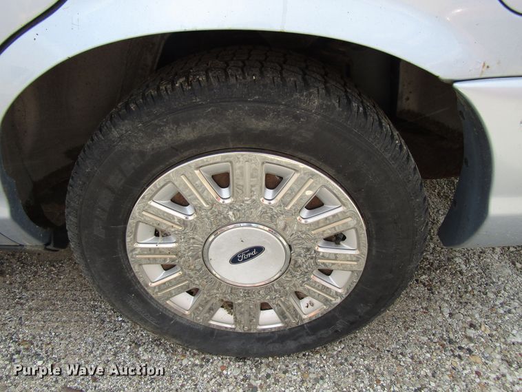 image for item GQ9164 2003 Ford Crown Victoria