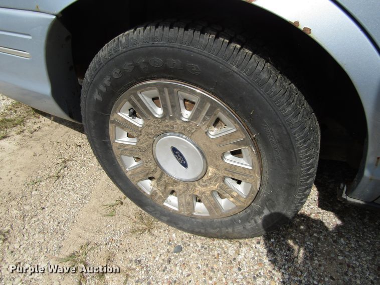 image for item GQ9164 2003 Ford Crown Victoria