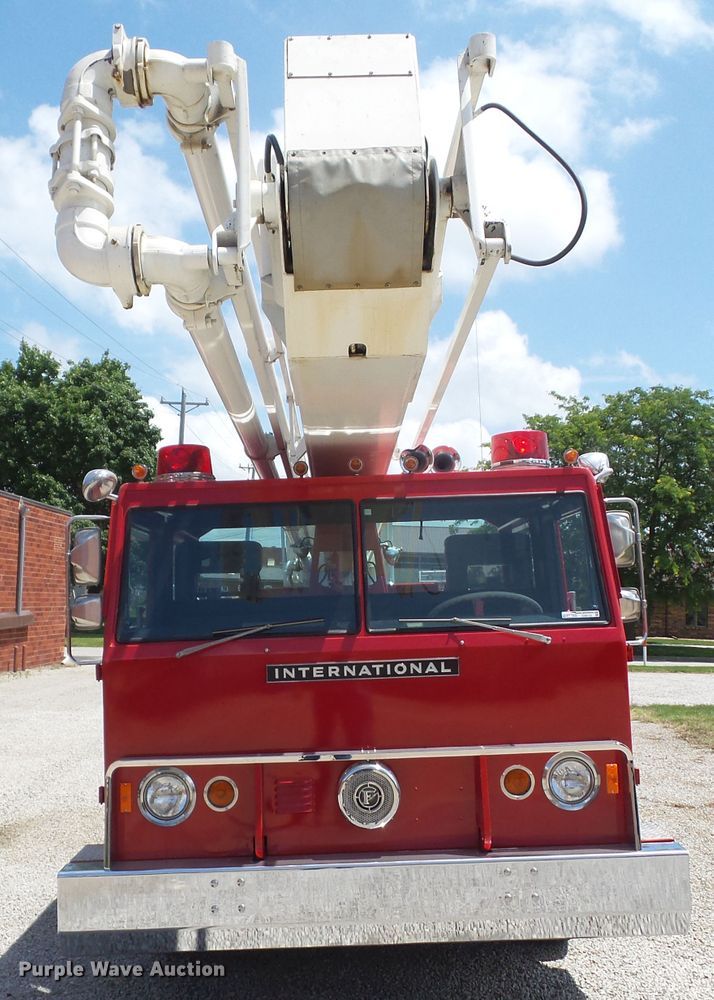 image for item GX9122 1974 International Snokel  ladder fire truck