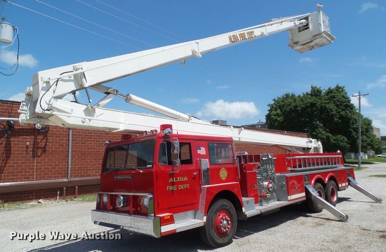 image for item GX9122 1974 International Snokel  ladder fire truck