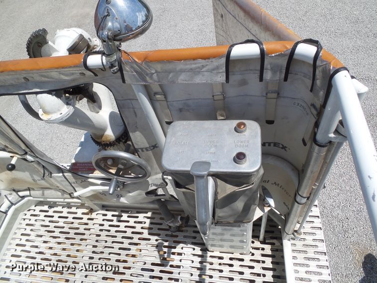 image for item GX9122 1974 International Snokel  ladder fire truck