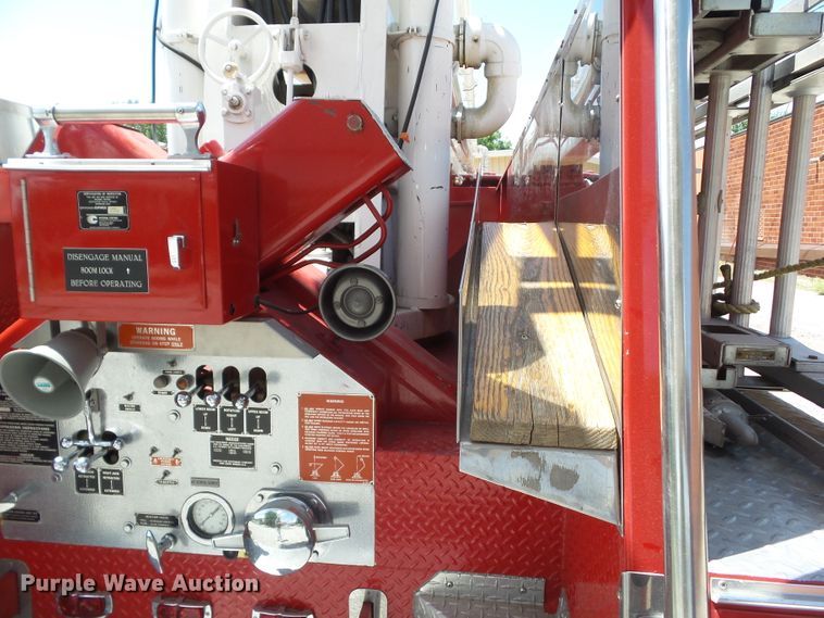 image for item GX9122 1974 International Snokel  ladder fire truck