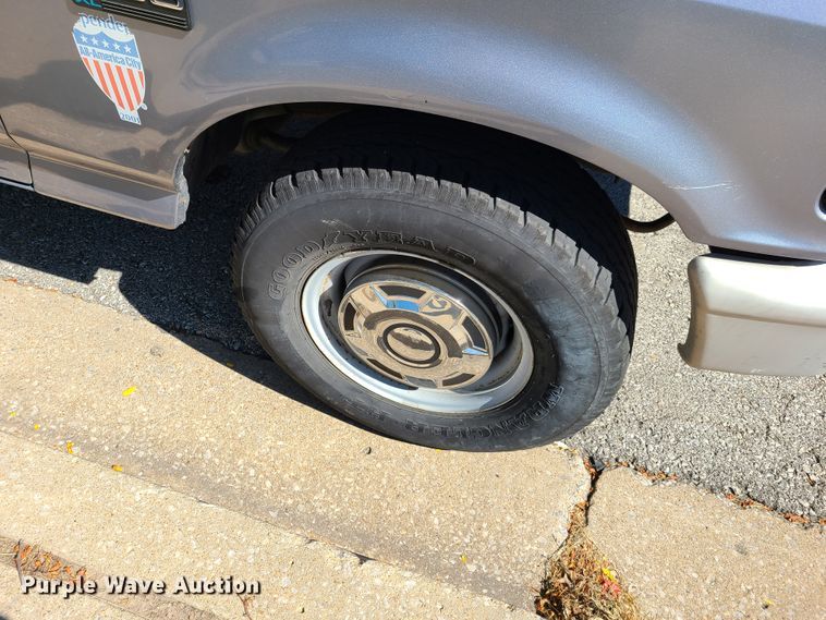 image for item GY9469 1996 Ford F250  pickup truck