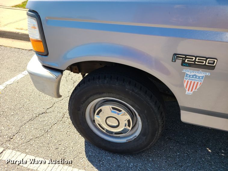 image for item GY9469 1996 Ford F250  pickup truck