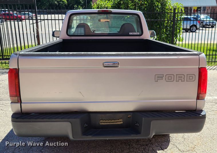 image for item GY9475 1996 Ford F150  pickup truck