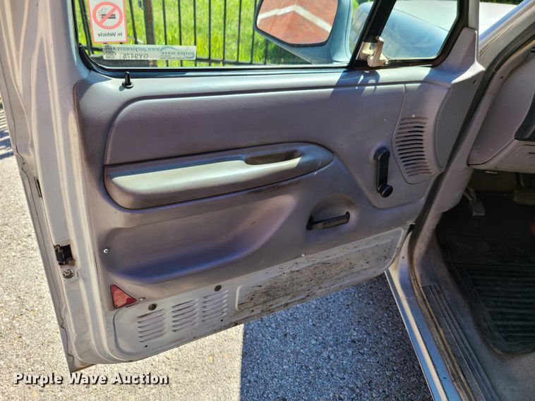 image for item GY9475 1996 Ford F150  pickup truck