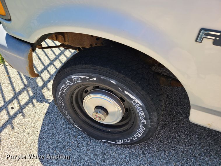 image for item GY9475 1996 Ford F150  pickup truck