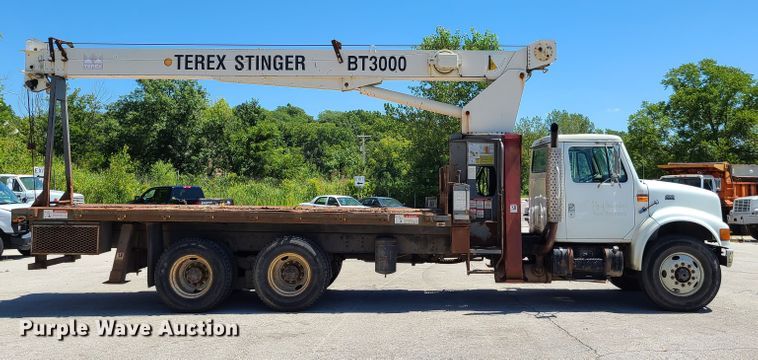 image for item GY9478 2000 International 4900  crane truck