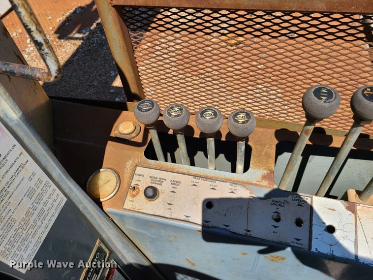 image for item GY9478 2000 International 4900  crane truck