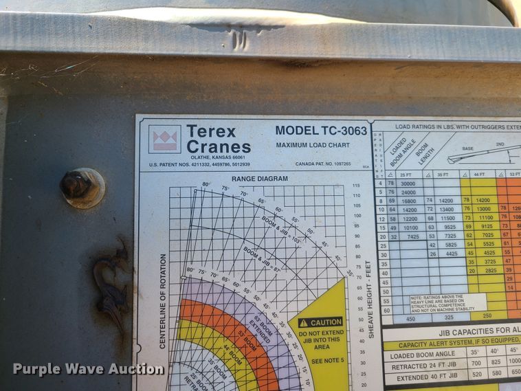 image for item GY9478 2000 International 4900  crane truck