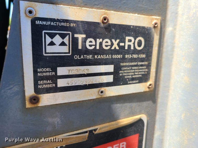 image for item GY9478 2000 International 4900  crane truck