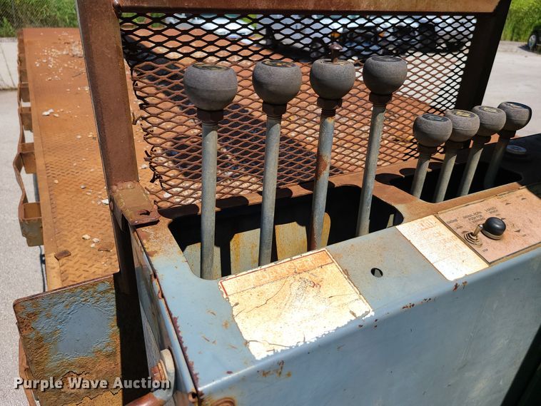 image for item GY9478 2000 International 4900  crane truck