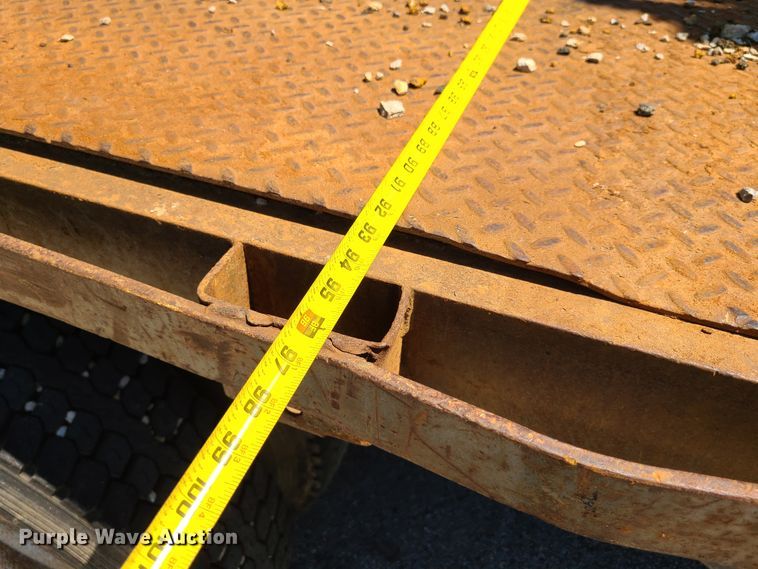 image for item GY9478 2000 International 4900  crane truck