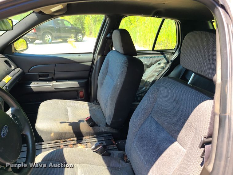 image for item GY9481 2007 Ford Crown Victoria Police Interceptor