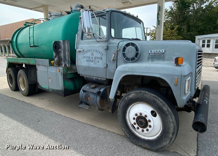 image for item HA9645 1989 Ford L8000  sewage pump truck