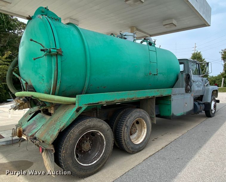 image for item HA9645 1989 Ford L8000  sewage pump truck