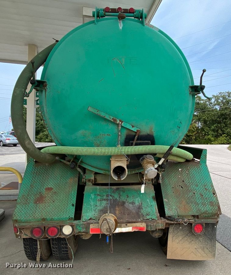 image for item HA9645 1989 Ford L8000  sewage pump truck