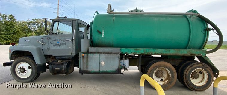 image for item HA9645 1989 Ford L8000  sewage pump truck