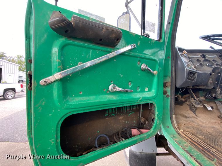 image for item HA9645 1989 Ford L8000  sewage pump truck