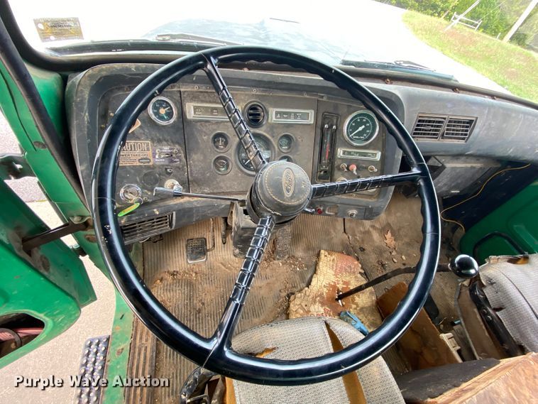 image for item HA9645 1989 Ford L8000  sewage pump truck