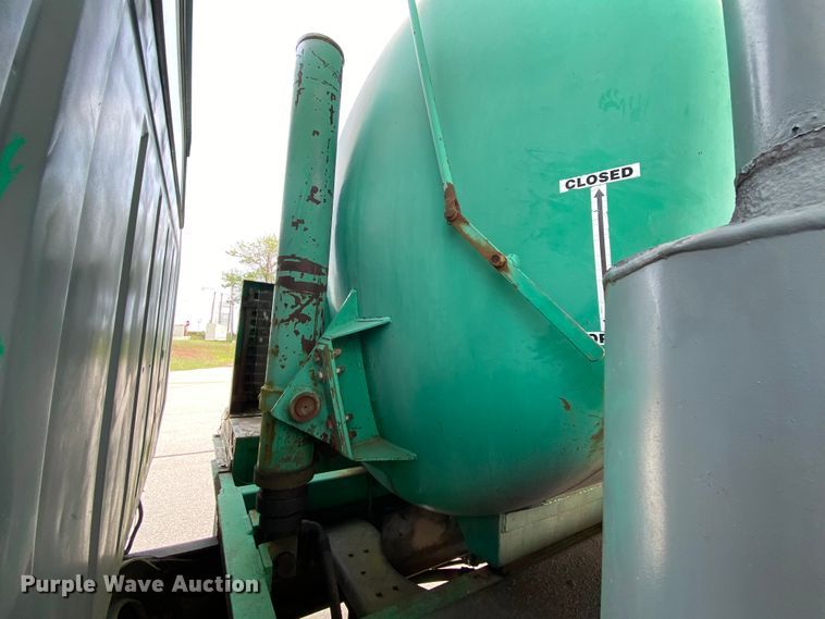 image for item HA9645 1989 Ford L8000  sewage pump truck