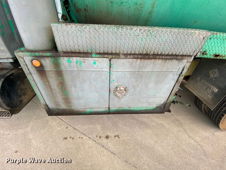 image for item HA9645 1989 Ford L8000  sewage pump truck