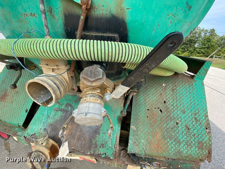 image for item HA9645 1989 Ford L8000  sewage pump truck