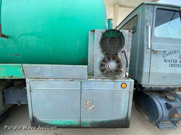 image for item HA9645 1989 Ford L8000  sewage pump truck