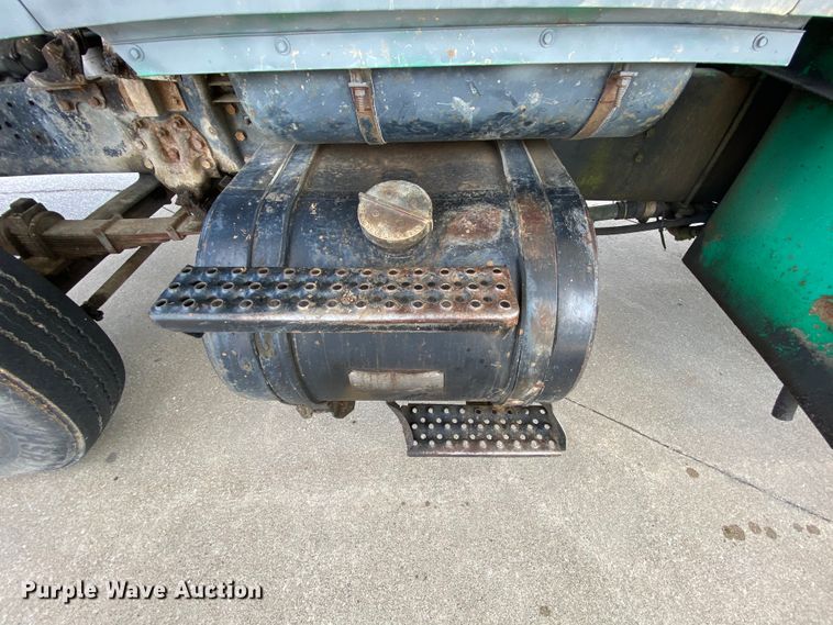 image for item HA9645 1989 Ford L8000  sewage pump truck