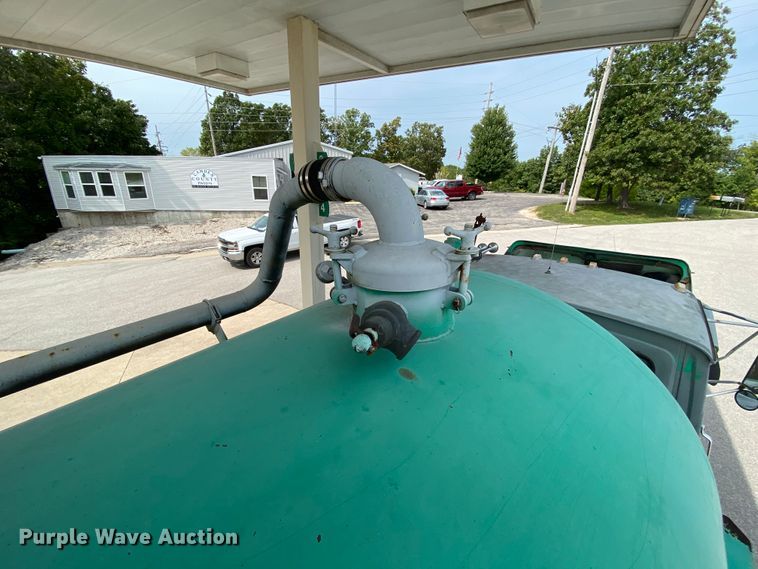 image for item HA9645 1989 Ford L8000  sewage pump truck