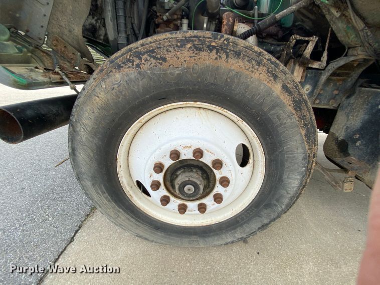 image for item HA9645 1989 Ford L8000  sewage pump truck