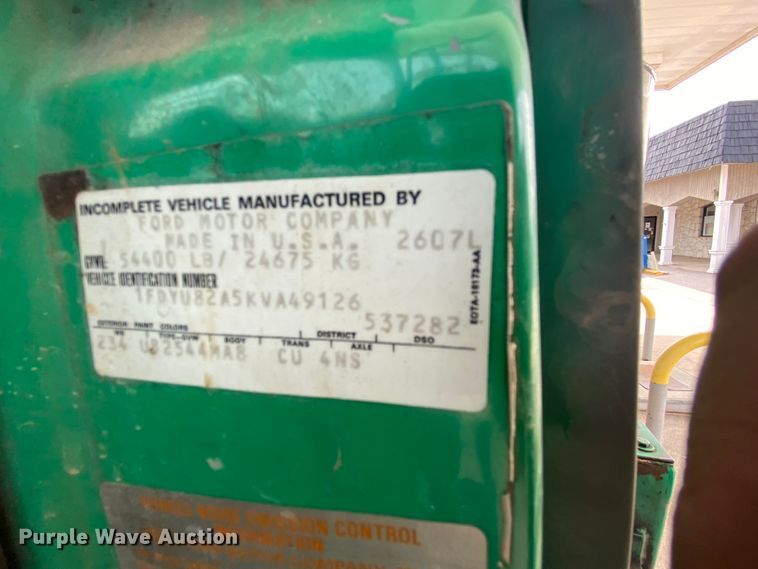 image for item HA9645 1989 Ford L8000  sewage pump truck