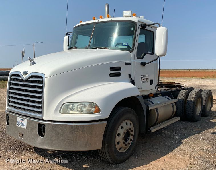 image for item HB9031 2005 Mack CXN613  semi truck