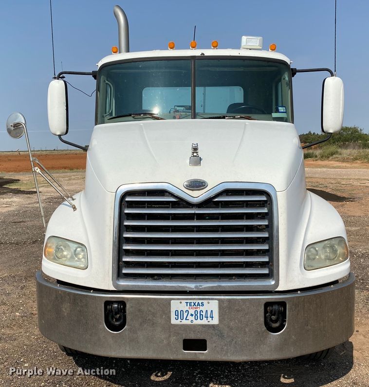 image for item HB9031 2005 Mack CXN613  semi truck