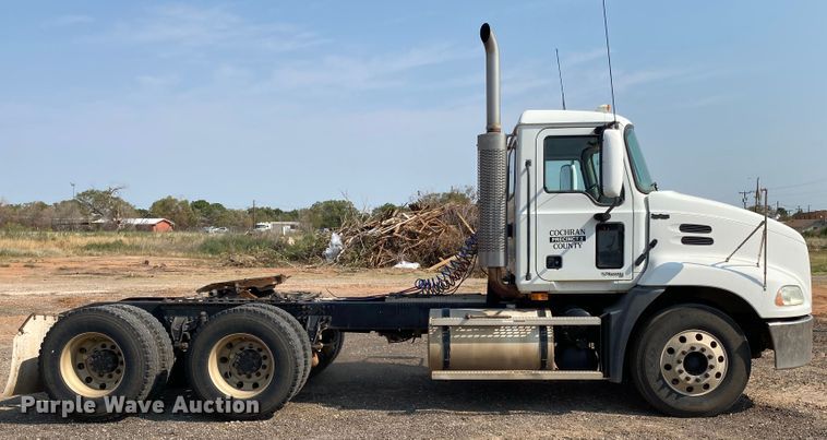 image for item HB9031 2005 Mack CXN613  semi truck