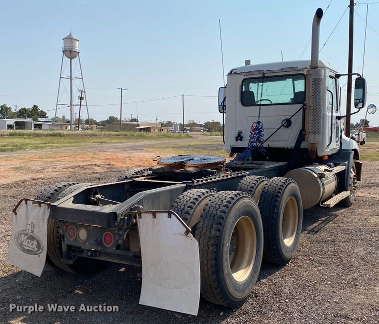 image for item HB9031 2005 Mack CXN613  semi truck