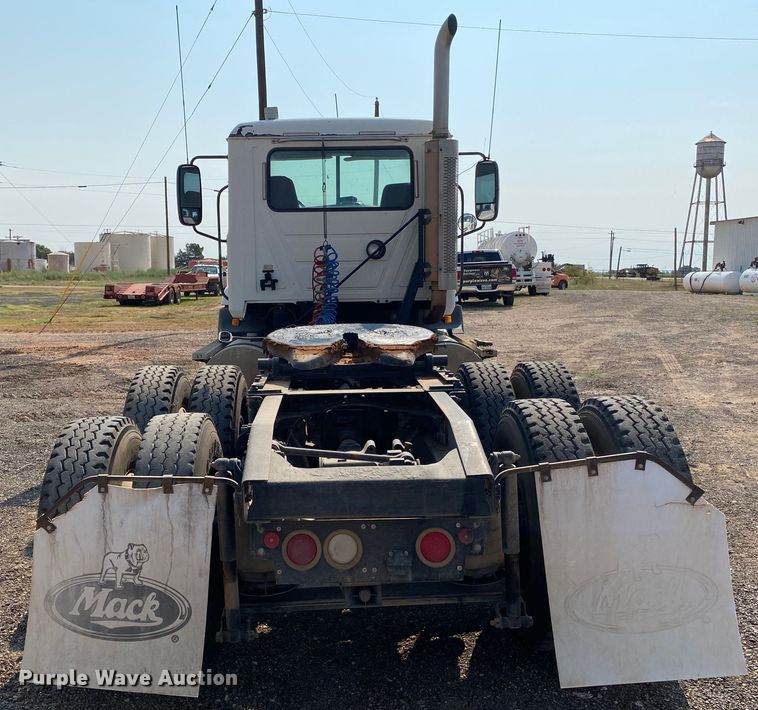 image for item HB9031 2005 Mack CXN613  semi truck