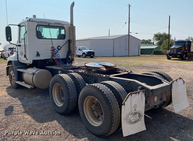 image for item HB9031 2005 Mack CXN613  semi truck